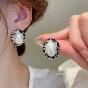 Vintage palace style earrings with white faux pearls and black enamel in silver finish