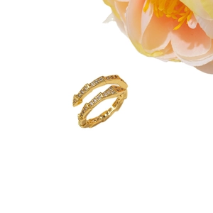 French vintage gold nail ring with scale pattern and sparkling zircon inlay