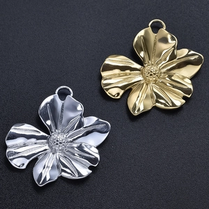 304 stainless steel floral pendants in gold and silver finish with petal textures