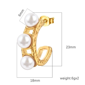 French vintage 18K gold plated C-shaped earrings with hammered texture and three pearls