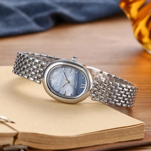 Orologio donna ovale al quarzo con cinturino argento e quadrante in madreperla blu