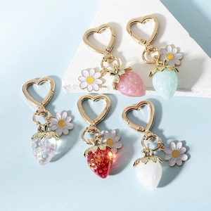 Cute Strawberry Heart Keychain Resin Alloy Daisy Flower Pendant Aesthetic Bag Charm Key Ring For Girls Women Gift