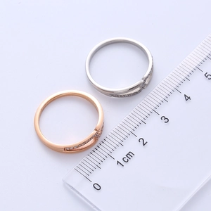 Detailed measurement showing 16.5mm inner diameter of rose gold and silver rings
