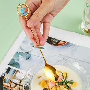 Creative 304 stainless steel golden dessert spoon with celestial moon and star charms