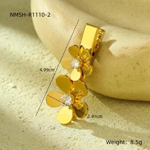 Detail view of golden flower hair clip with zircon inlay and exact dimensions shown