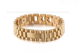 Detailed view of 18K gold-plated watchband link bracelet with precise size dimensions
