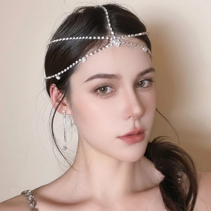 Chaîne de tête bohème multicouche en argent avec strass brillants et pendentif étoile