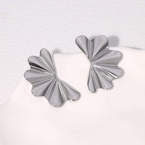 Elegant silver fan-shaped ripple earrings in polished stainless steel for women