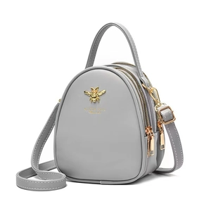 Bolso bandolera gris de tres capas con abeja dorada y correa ajustable