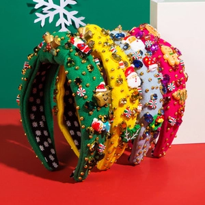 Detail von Weihnachts-Haarreifen mit Perlen, Lebkuchenmann und festlichen Edelsteinen