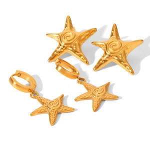 Golden starfish pendant and earrings set with hammered texture in high-quality stainless steel