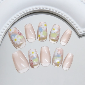 Handgemachte Kunstnägel mit Gänseblümchen-Muster und Pastell-Aquarell-Ölgemälde-Stil