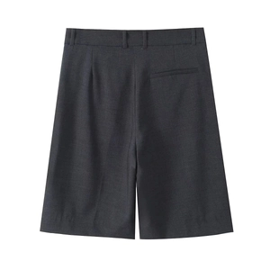 Vue arrière du short de costume gris anthracite montrant la poche et la texture du tissu
