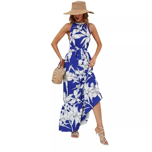 Robe longue fleurie bleue et blanche à col licou avec ceinture et ourlet asymétrique