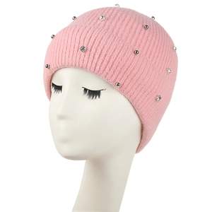 Bonnet en tricot rose pour femme avec perles argentées et strass sur un large bord plié