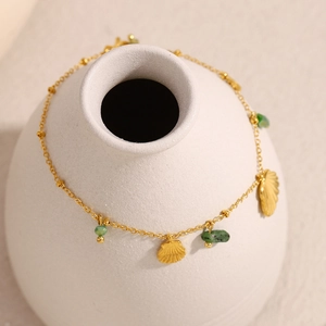 Bracelet de cheville en acier doré 18K avec pendentif coquillage et perles vertes
