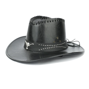 Klassischer schwarzer Western-Cowboyhut aus Leder mit silbernem Stierkopf und Nietenbesatz