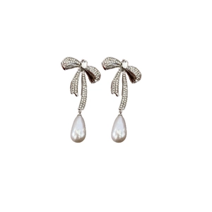 Elegant bow-shaped earrings with sparkling rhinestones and drop-shaped pearl pendants