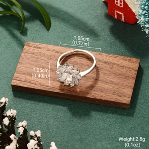 Detailed size parameters of silver flower earring with dimensions 1.95cm by 1.25cm