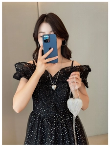 Silver heart-shaped mini evening bag with sparkling rhinestones and chain strap