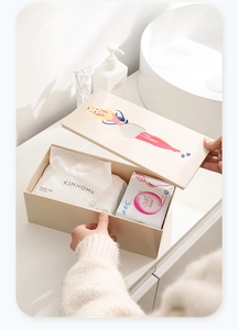 Vue détaillée de la boîte de rangement crème avec une illustration de fille de dessin.