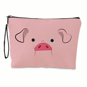 Dettaglio della pochette in tela a forma di maialino rosa con orecchie e zip nera