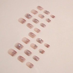 Faux ongles courts dégradé rose et violet avec texture marbre et strass brillants