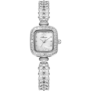 Montre carrée argentée pour femme avec feuilles en cristal et cadran nacre élégant