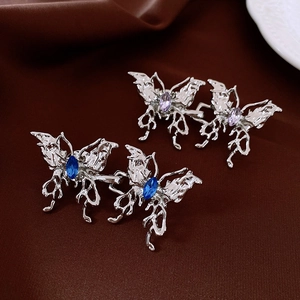 Détails des boutons de taille papillon argentés avec strass violets et bleus brillants