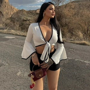 Women Deep V Neck Lace Up Crop Top Flare Long Sleeve Contrast Piping Sexy Slim Fit Streetwear T-Shirt