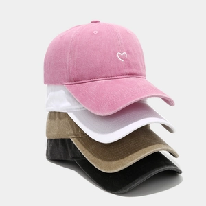 Vintage-Baseballkappen aus gewaschener Baumwolle mit Herzstickerei in Pink Weiß Khaki Schwarz
