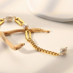 Elegant 18k gold plated stainless steel geometric chain bracelet with white pearls