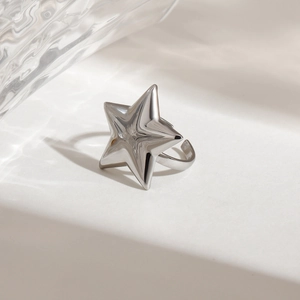 Anello regolabile in acciaio inossidabile lucido con ciondolo a stella 3D
