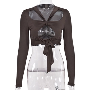Sexy dunkelbraunes Langarm-Crop-Top mit Cut-out-Ausschnitt und Bindeband-Detail