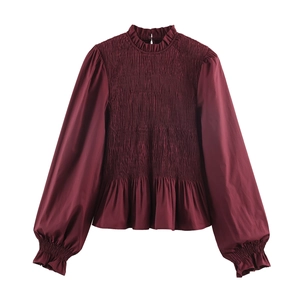 Chemisier bordeaux pour femme avec texture nid d'abeille, col montant et volants