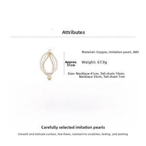 Détail du collier de perles multicouche avec pendentif cœur doré et dimensions précises