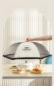 Détail de la cloche alimentaire pliable avec maille respirante et poignée pratique