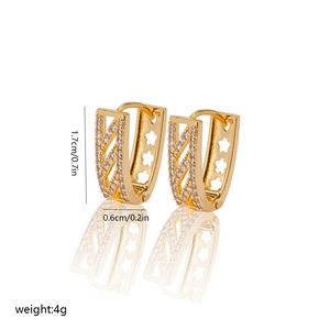 Close-up of V-shaped 18K gold earrings with cubic zirconia and floral hollow pattern