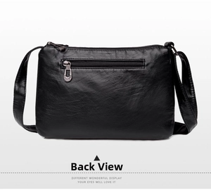 Détail du dos du sac noir avec poche zippée et texture en cuir grainé de lychee