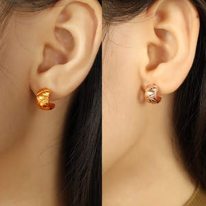 Elegant gold and rose gold quilted C-shape stud earrings for women in retro style