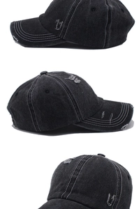 Dettaglio del berretto vintage in denim nero con cuciture a contrasto bianche