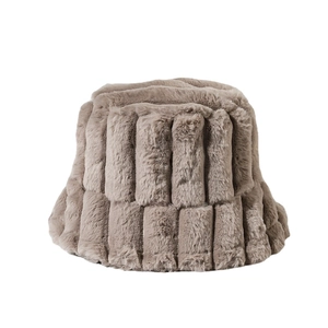 Chapeau bob en fausse fourrure beige à rayures verticales pour chaleur hivernale