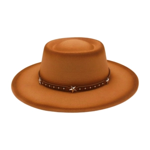 Chapeau fedora en feutre caramel à bord large avec étoiles et clous argentés