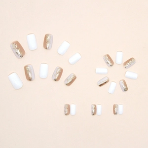 Faux ongles carrés moyens élégants en blanc et paillettes dorées style minimaliste
