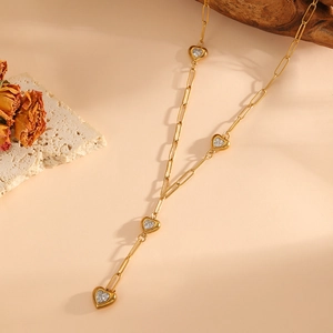 Élégant collier trombone en acier inoxydable plaqué or 18 carats avec pendentifs cœurs