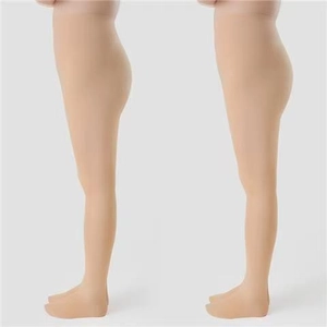 Detailansicht der gefütterten Thermo-Leggings mit hoher Taille und mattem Hautfarben-Finish