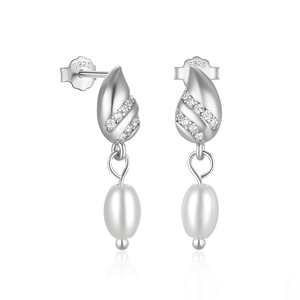 Detailed view of S925 sterling silver twist earrings with pearls and zircon star