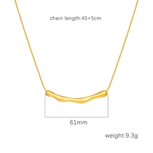 Irregular pleat wavy necklace pendant with 45+5cm chain length and 9.3g weight