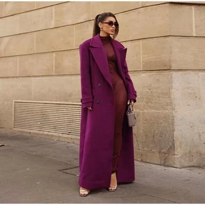Manteau long élégant en laine violet foncé avec boutons croisés et col à revers classique