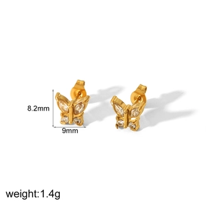 Vue détaillée des boucles d'oreilles papillon en or 18 carats avec zircon et dimensions